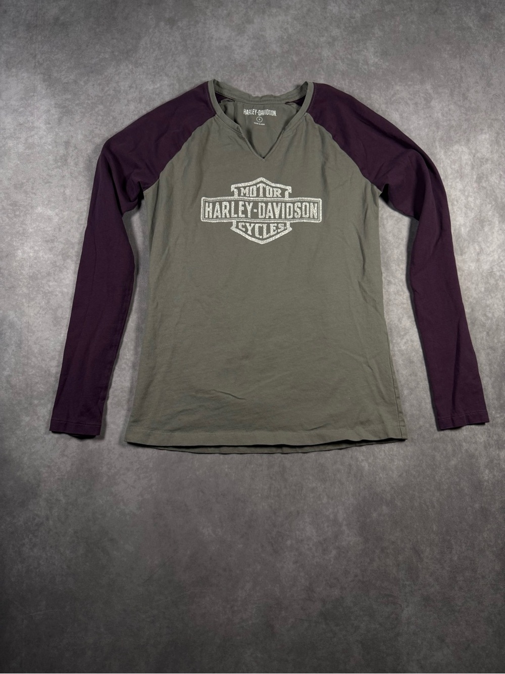 Women’s Harley-Davidson Two-Tone Long Sleeve Logo Tee - Grey & Plum Size Small